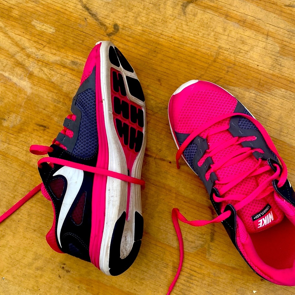 Women 8.5 Nike